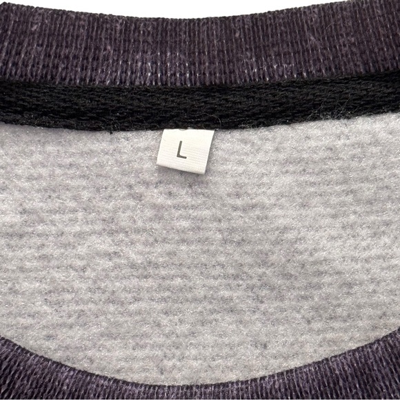 NWOT Women's Size Large Christmas Santa Claus Jewel Graphic Art Print Sweatshirt - Picture 4 of 6